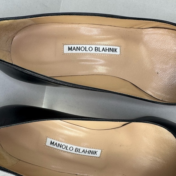 Manolo Blahnik Black Pointed Toe Heel Pumps Size 39. - Picture 2 of 8